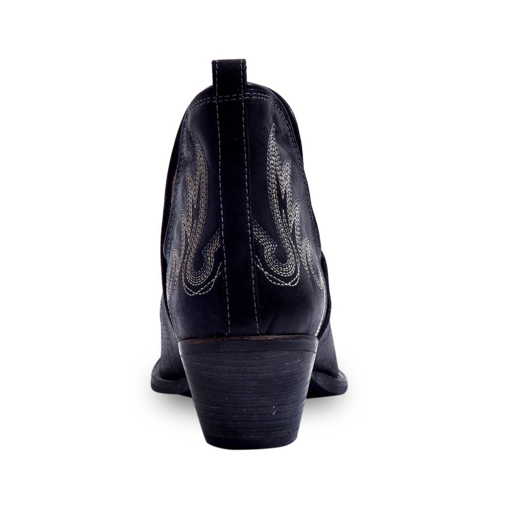 Lasso Lace Boots